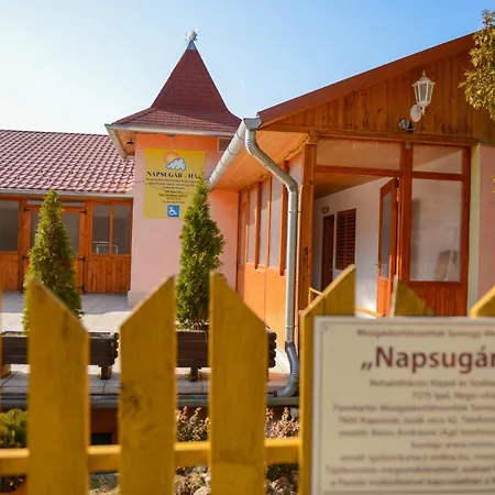 Bed & Breakfast Napsugar Panzio *